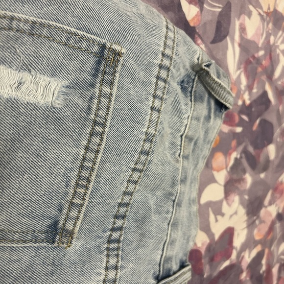 Light denim pearly silver chain shorts - Picture 3 of 5